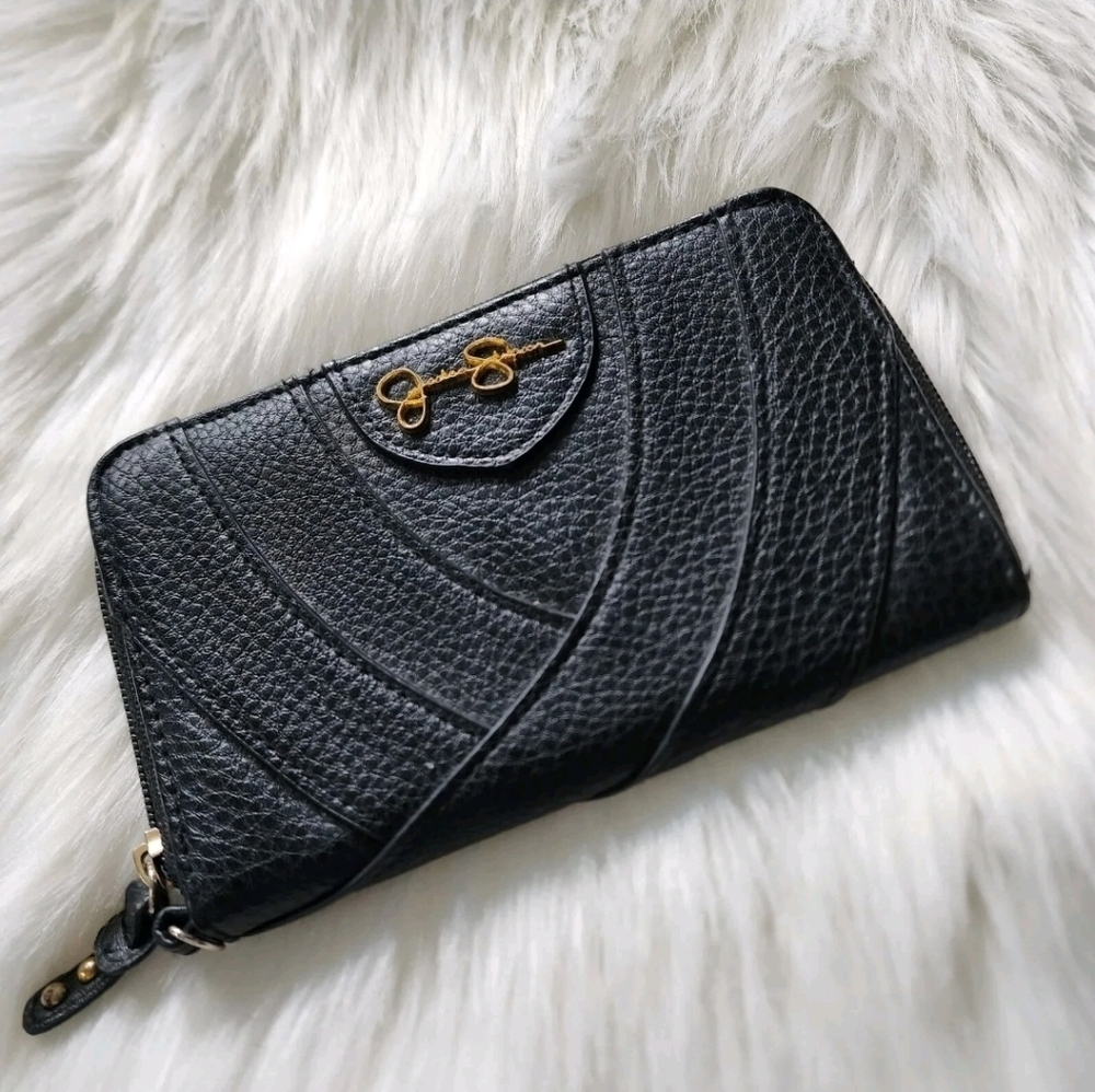 Jessica Simpson •‎ Zippered Wallet